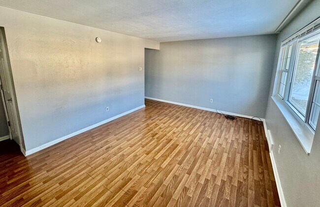 Photo - Charming 3 Bed/1.5 Bath Home - Integral Garage, Laundry in Basement - Available NOW in Turtle Creek!