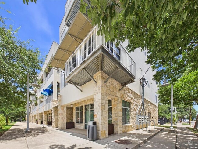 Building Photo - 2401 E 6th St Unit 6097