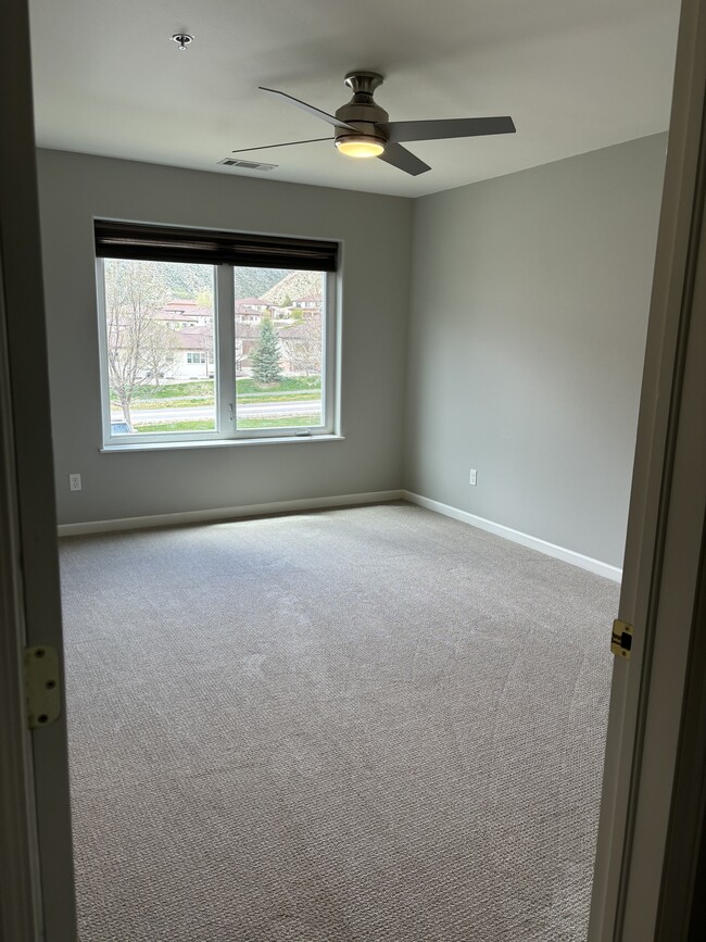 Master bedroom - 788 Castle Valley Blvd Unit F
