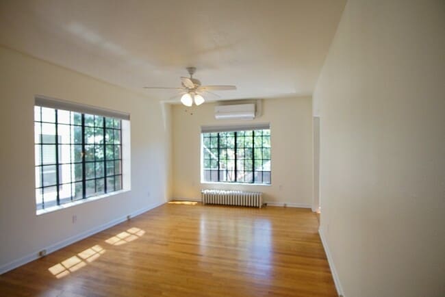 Photo - Fabulous 1Bdr on Mississippi Ready Late No... Unit 05