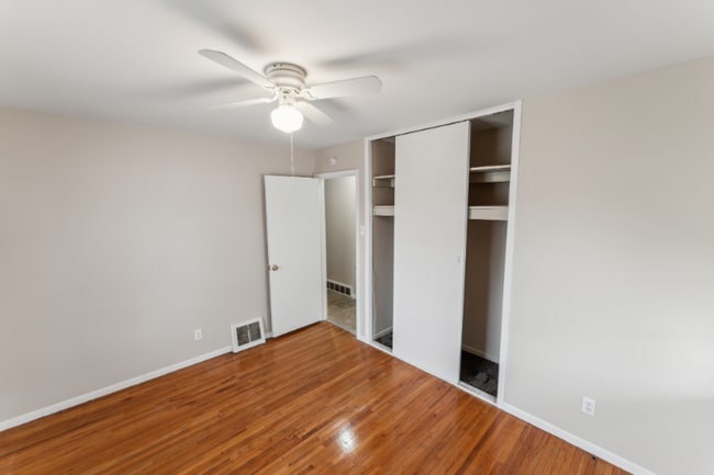 Photo - 10409 Renfrew Dr
