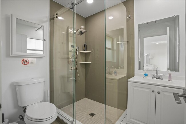 Photo - 833 SW 17th St