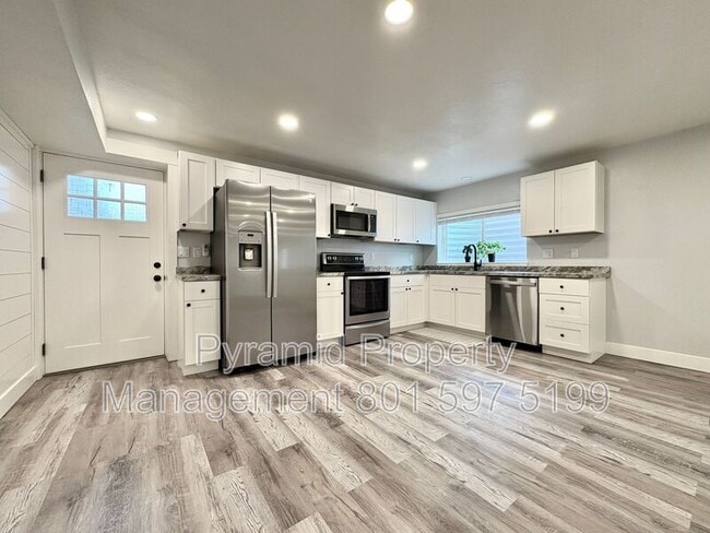 Photo - 3448 Wally Wy