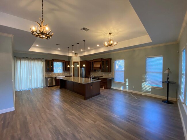 Photo - 921 Foxfire Trail