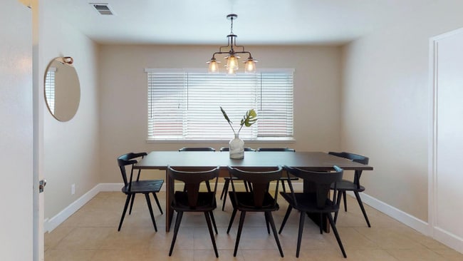 Photo - 875 September Dr