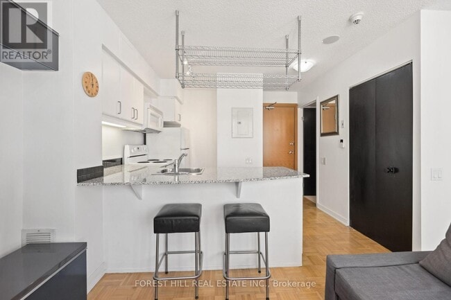 Photo - 33 Sheppard Ave E Unité 909