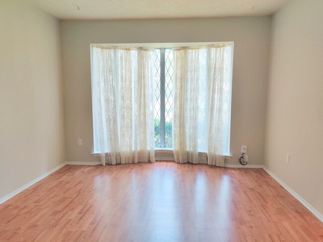 Photo - 1914 Seakale Ln