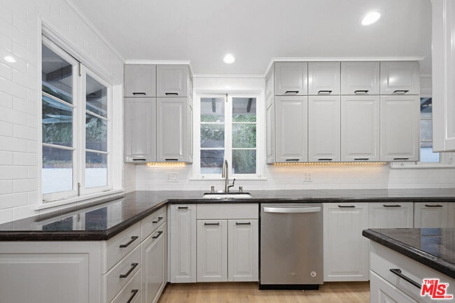 Photo - 1805 Nichols Canyon Rd