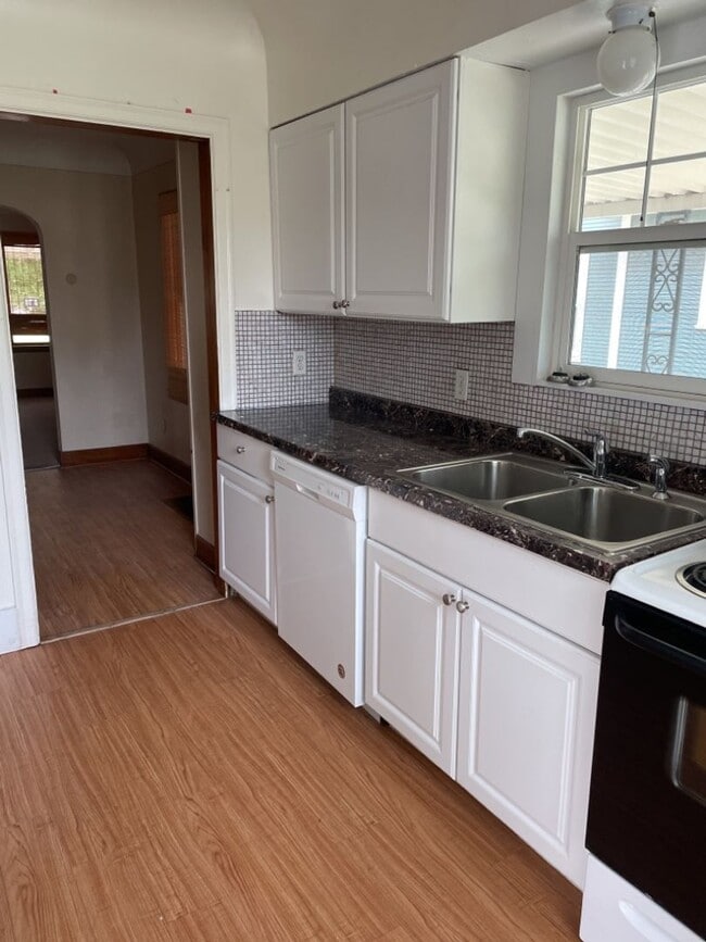 Photo - 4 Bedroom - PRE-LEASE FOR JUNE