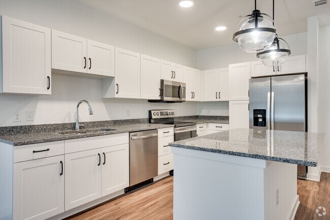 1BR, 1BA - 796SF