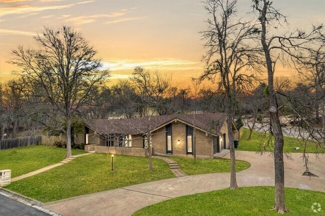 Building Photo - 2809 Pecan Valley Dr Rental