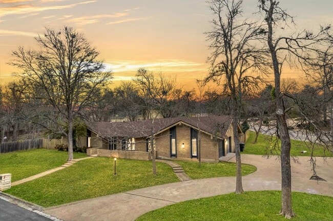Photo - 2809 Pecan Valley Dr House