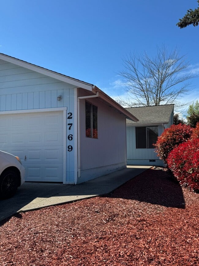 Building Photo - 2 Bedroom 1 Bath Home in Homeowners Association