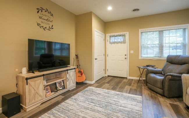 Photo - 126 S Beckman Dr