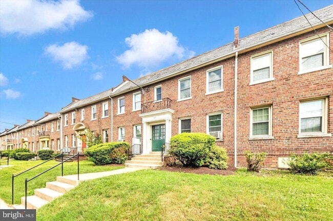 Photo - 165 35th St NE