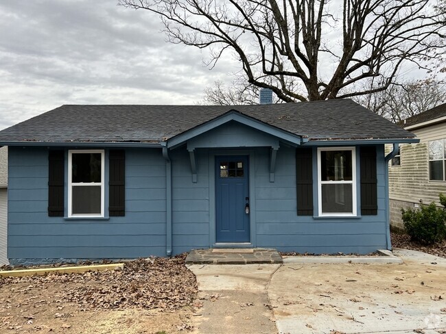 Building Photo - Totally updated 2 bedroom 1 bath home walk...