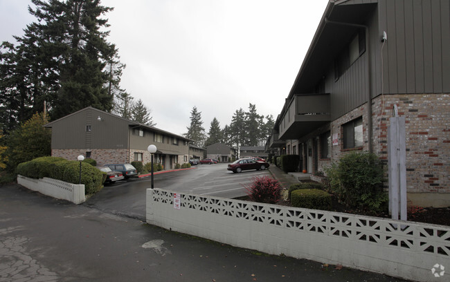 Entrada - Covington Court Apartments