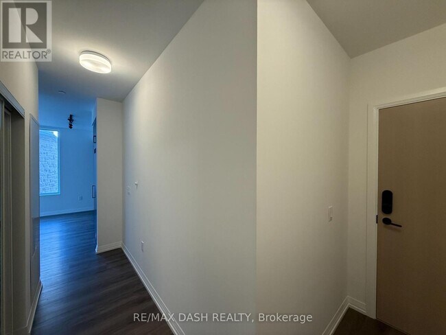 Photo - 280 Dundas St W Unit 401