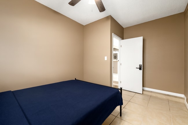 Photo - 2348 W Laurel Ln