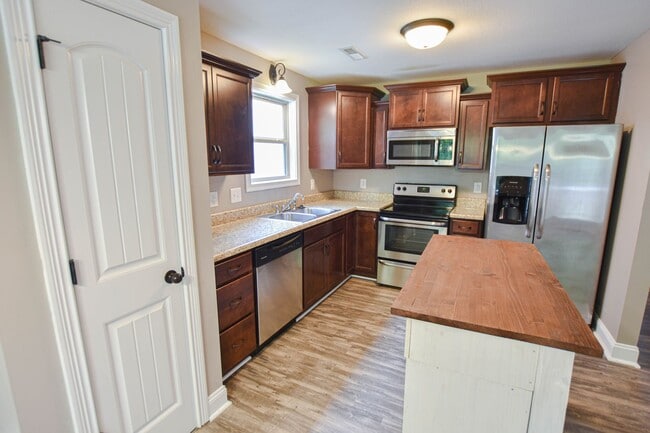 Photo - Pet Friendly Three Bedroom!