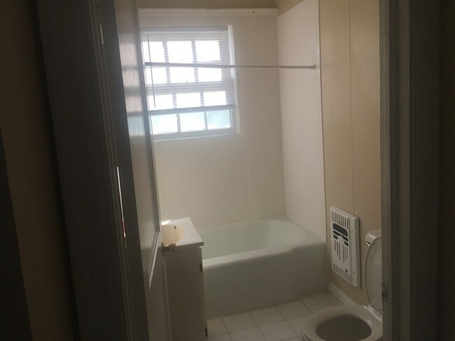 Photo - 420 Moss St Unit Apt A