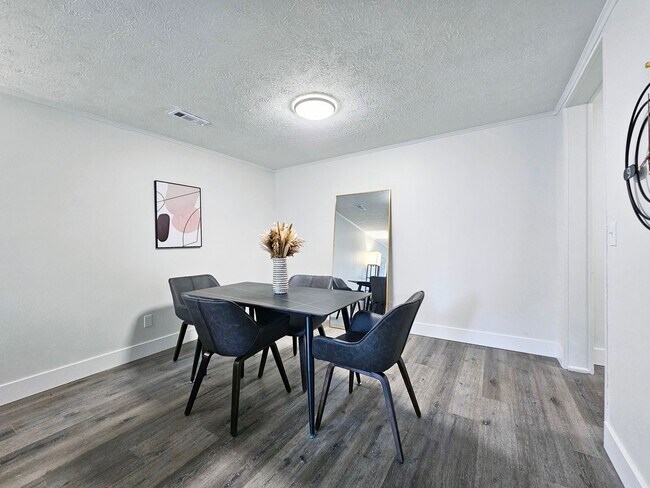 Photo - Pine Grove Apartments
