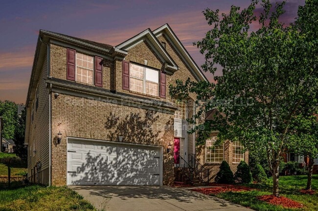 Photo - 2119 Baggins Ln