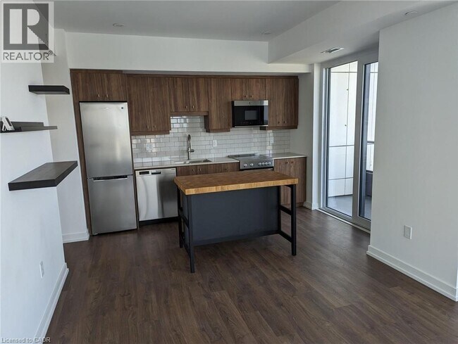 Photo - 15 Wellington St S Unit 2112