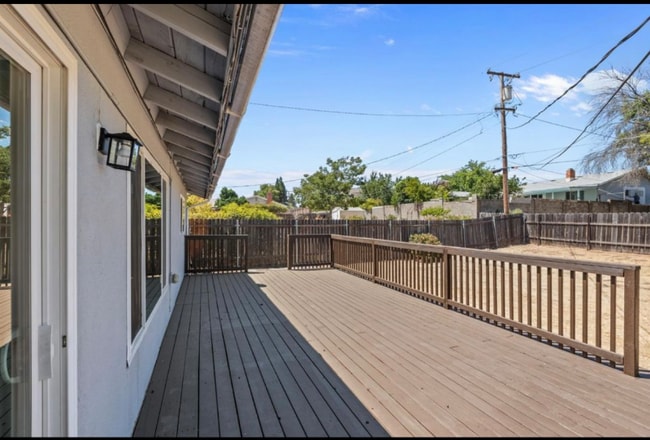 Photo - 118 Montrose Ct