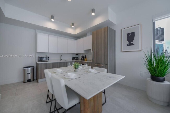 Photo - 239 SW 9th St Unidad 1601
