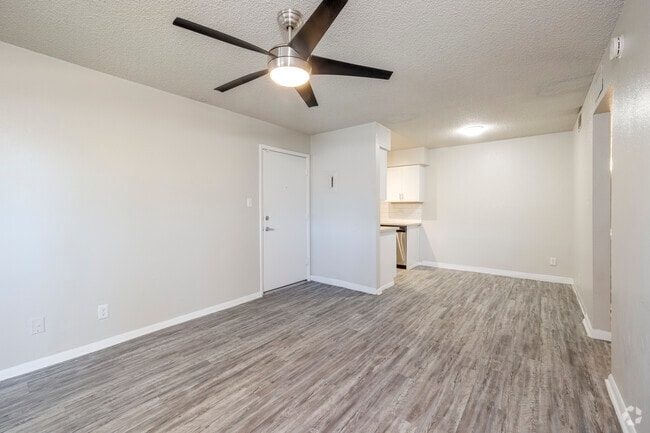 1BR, 1BA - 546SF - Living Room & Dining Room
