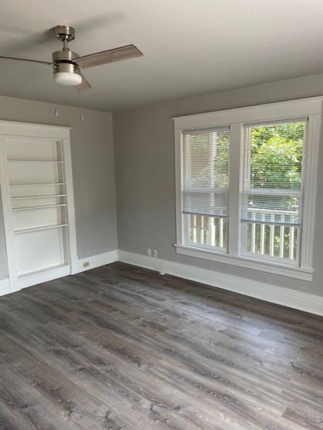 Photo - Farrah Apartments: Leasing Specials! 1 & 2 Bedroom Renovated Units