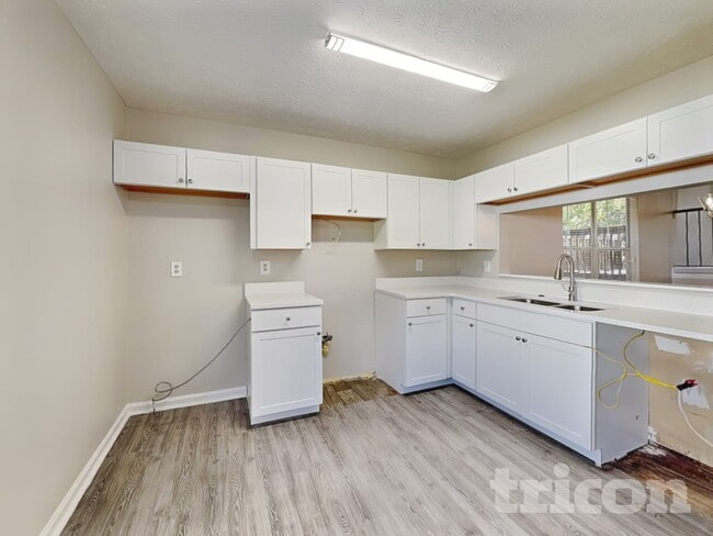 Photo - 2755 Wildflower Ln SW