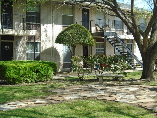 Westover Trails- a Warner Alan Property