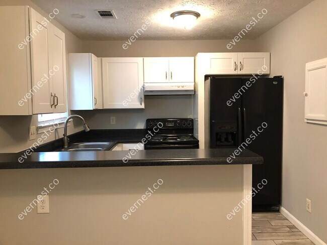 Photo - 976 Wuthering Way