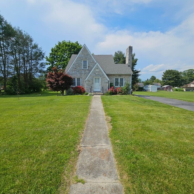 Building Photo - COMING SOON!! Gorgeous 4 Bedroom Home in ...