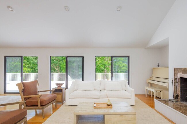 Photo - 404 Water Mill Towd Rd