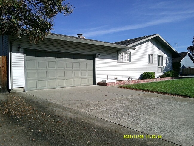 Photo - 390 S Almond St