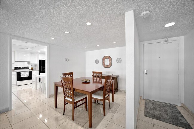 Photo - 3900 Galt Ocean Dr Unit #415