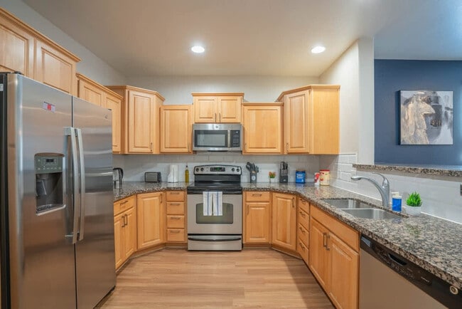 Building Photo - 1275 E University Dr Rental