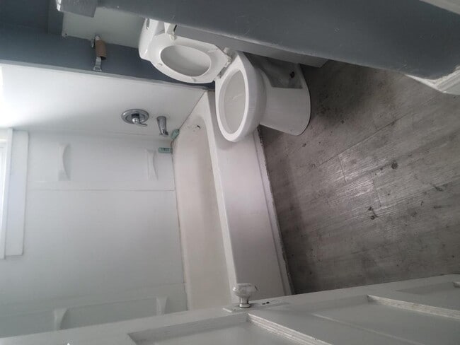 Photo - 1087 E 64th St