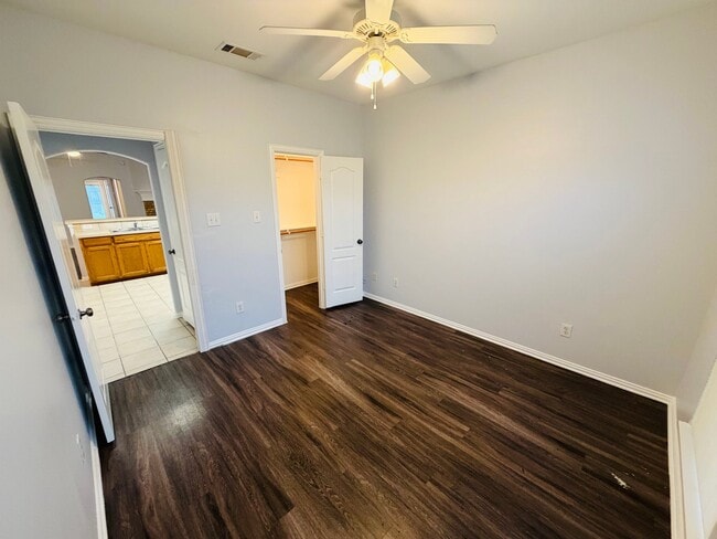 Photo - 5832 Swords Dr