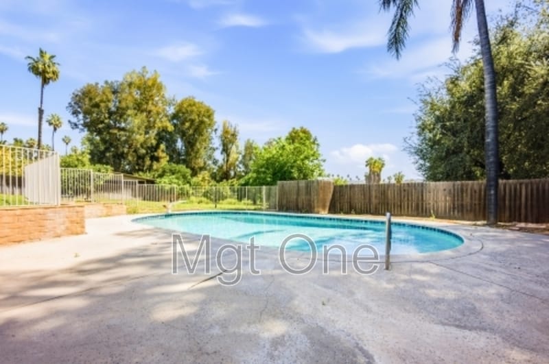 Photo - 2944 McAllister St