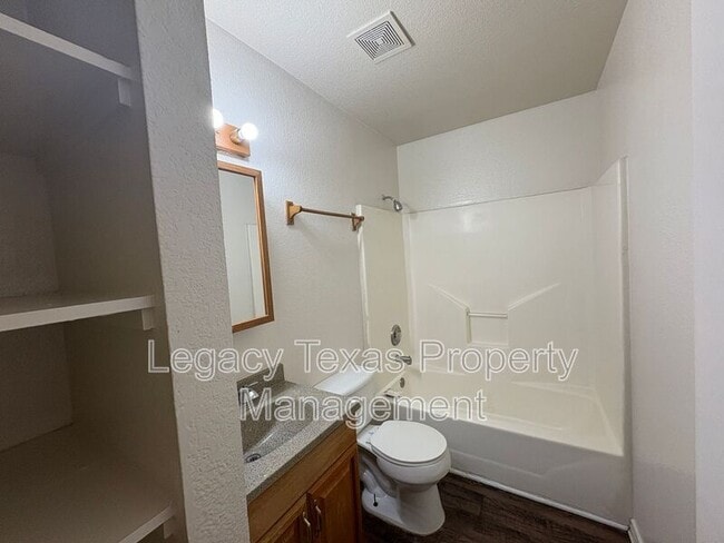Photo - 1112 Williams Ave Unit Apt D