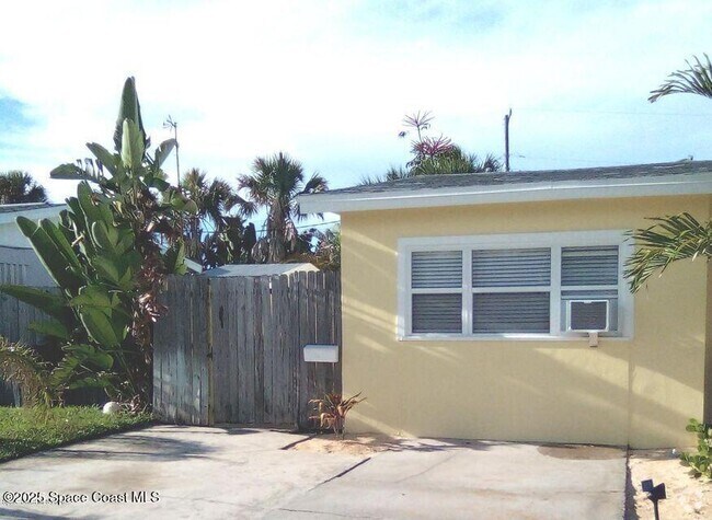 Building Photo - 185 SE 4th St Unit A Rental