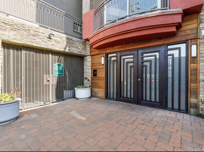 Photo - 11124 Burbank Blvd Unidad 102