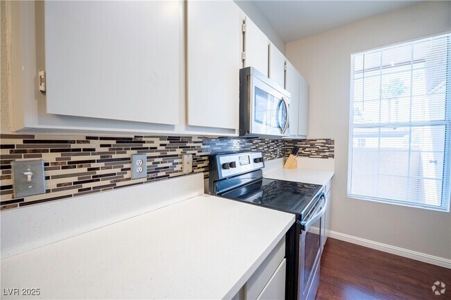 Building Photo - 231 W Horizon Ridge Pkwy Unit 811 Rental