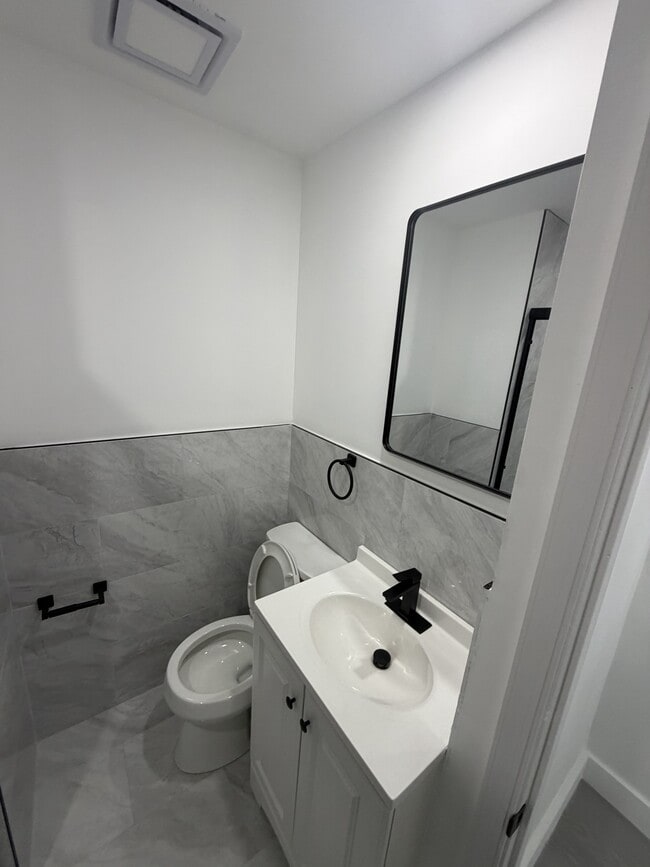 237 S Parkway Unit 2nd floor Apt