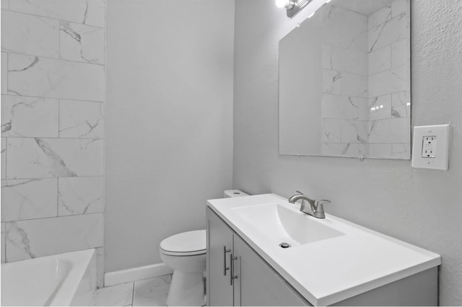 Bathroom - 512-102 W Crawford St Unit 102