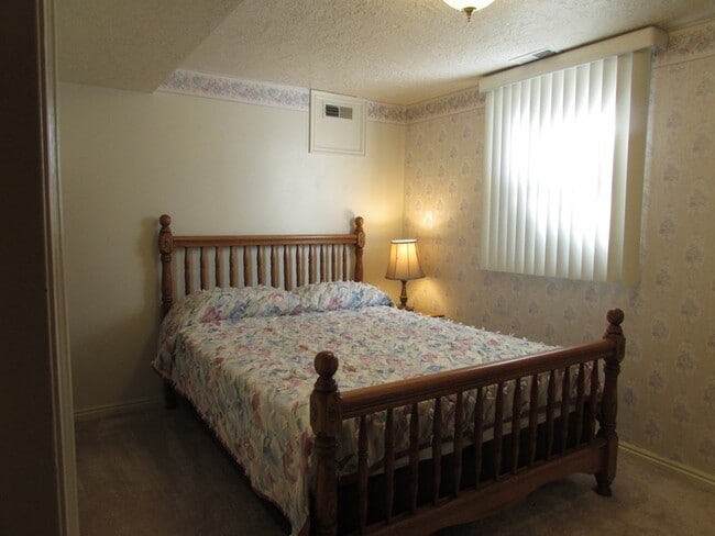 Photo - 252 N Quince St Unit Apt B